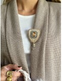 Broche écusson beige