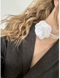 Collier ras le cou choker fleur tissu blanche