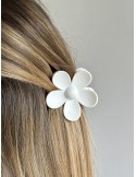 Barrette fleur blanche